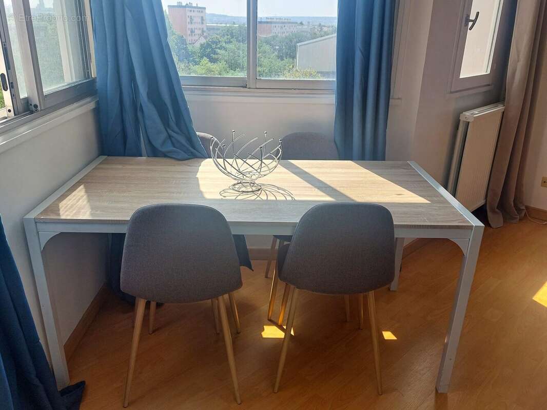 Appartement à SARTROUVILLE