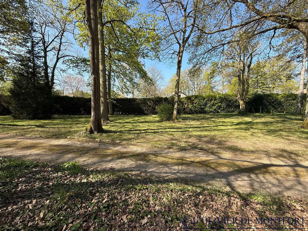 Terrain à MONTFORT-L&#039;AMAURY