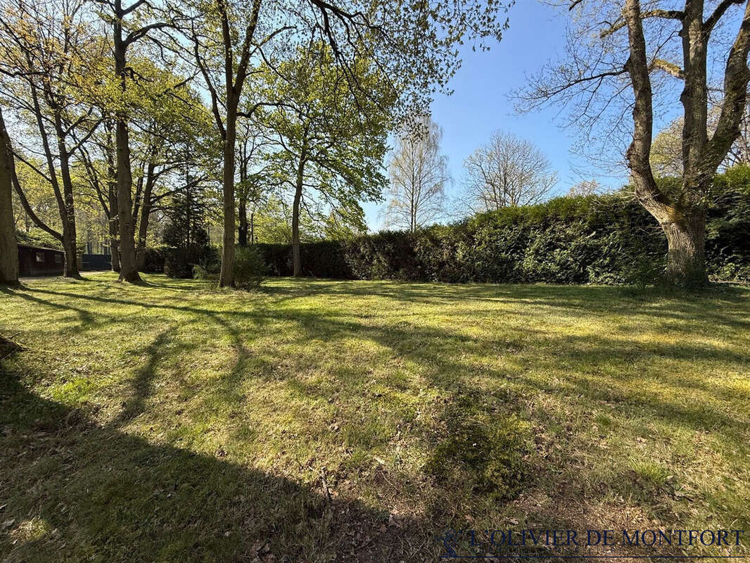 Terrain à MONTFORT-L&#039;AMAURY