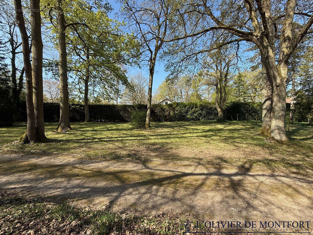 Terrain à MONTFORT-L&#039;AMAURY