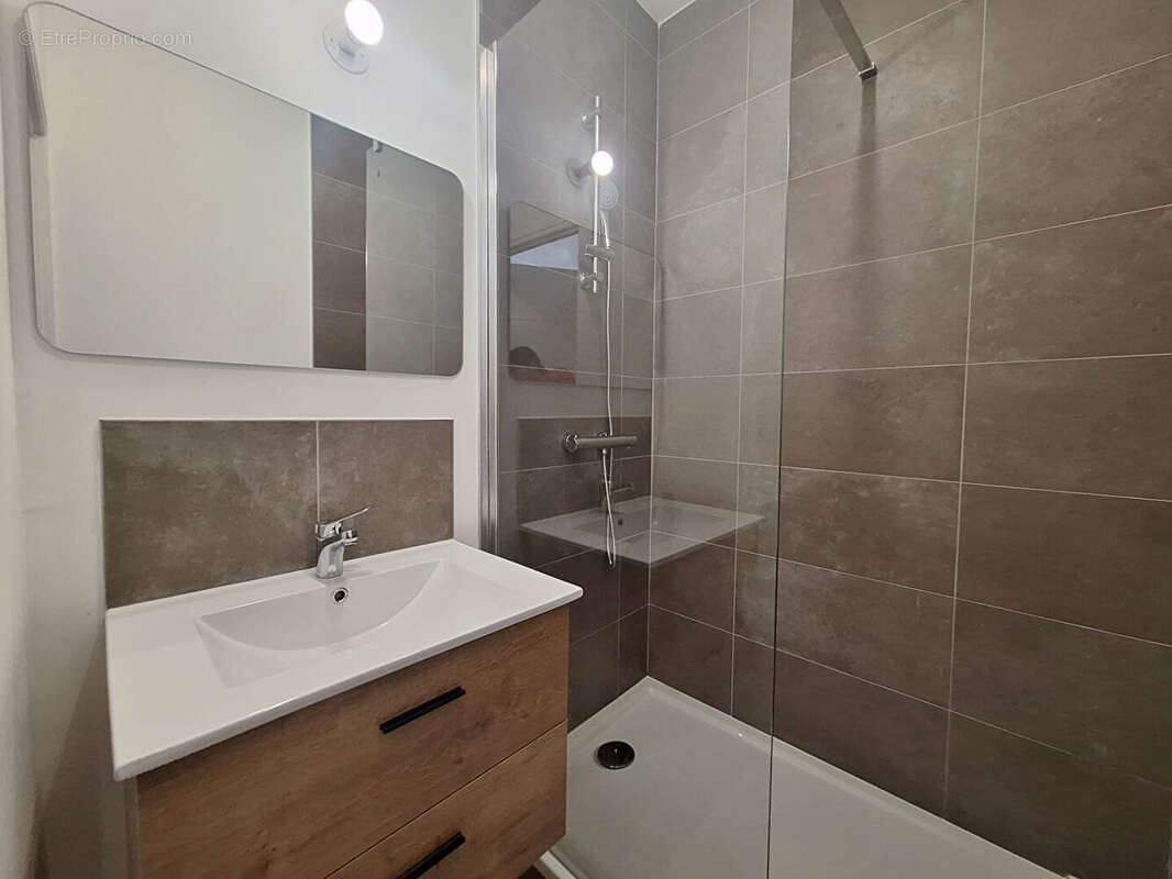 Appartement à SUZE-LA-ROUSSE