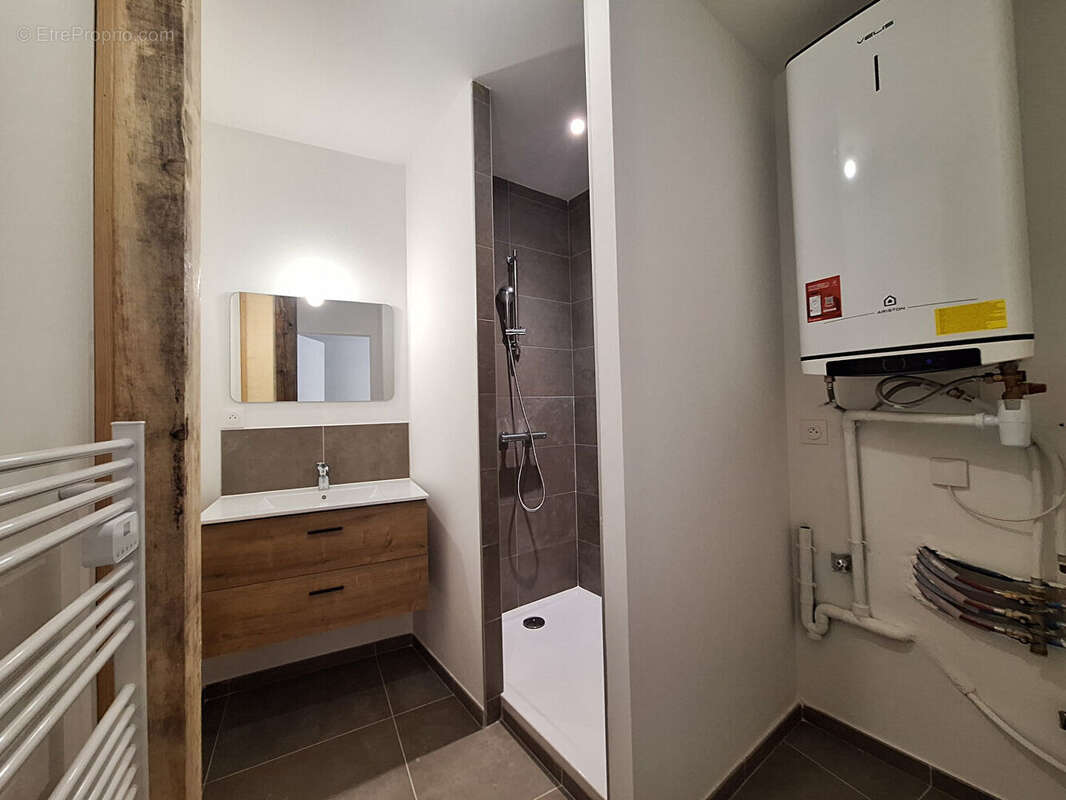 Appartement à SUZE-LA-ROUSSE