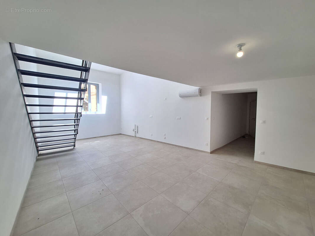 Appartement à SUZE-LA-ROUSSE