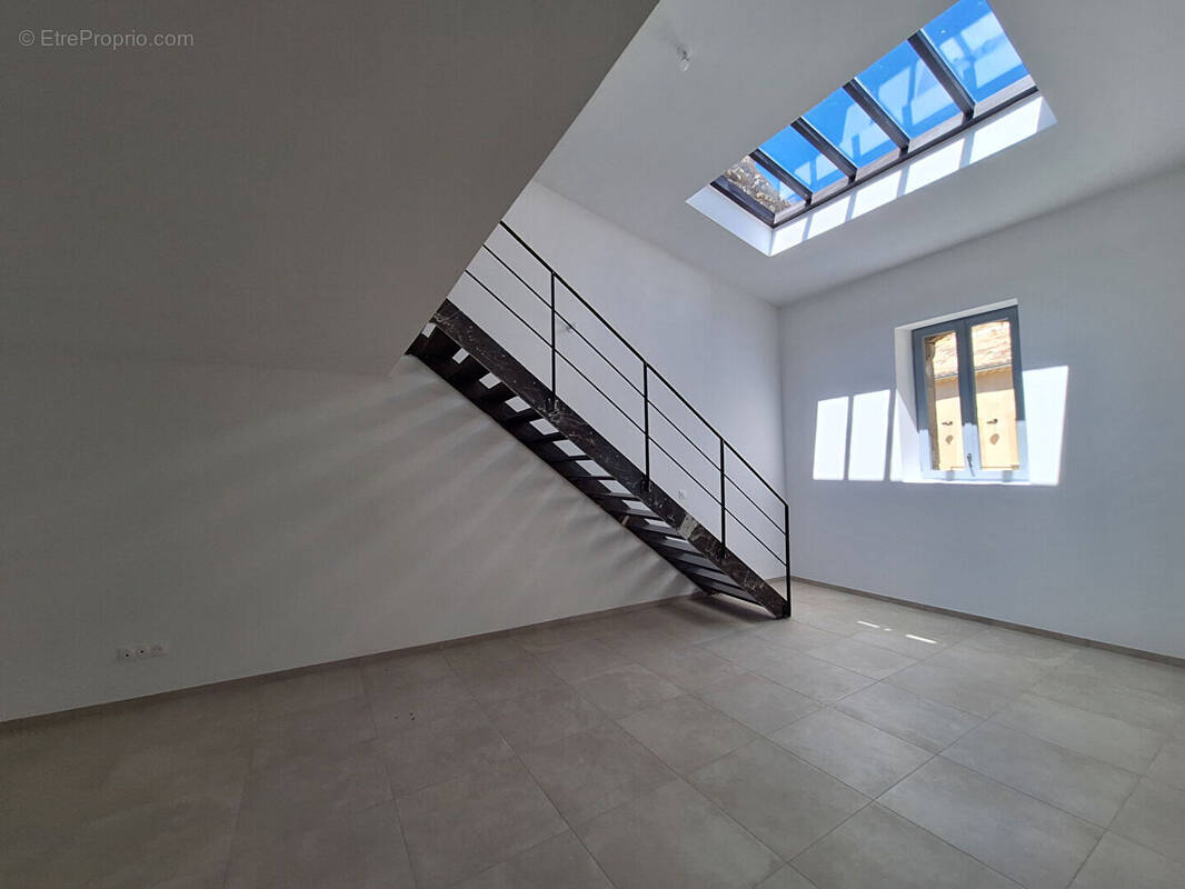 Appartement à SUZE-LA-ROUSSE