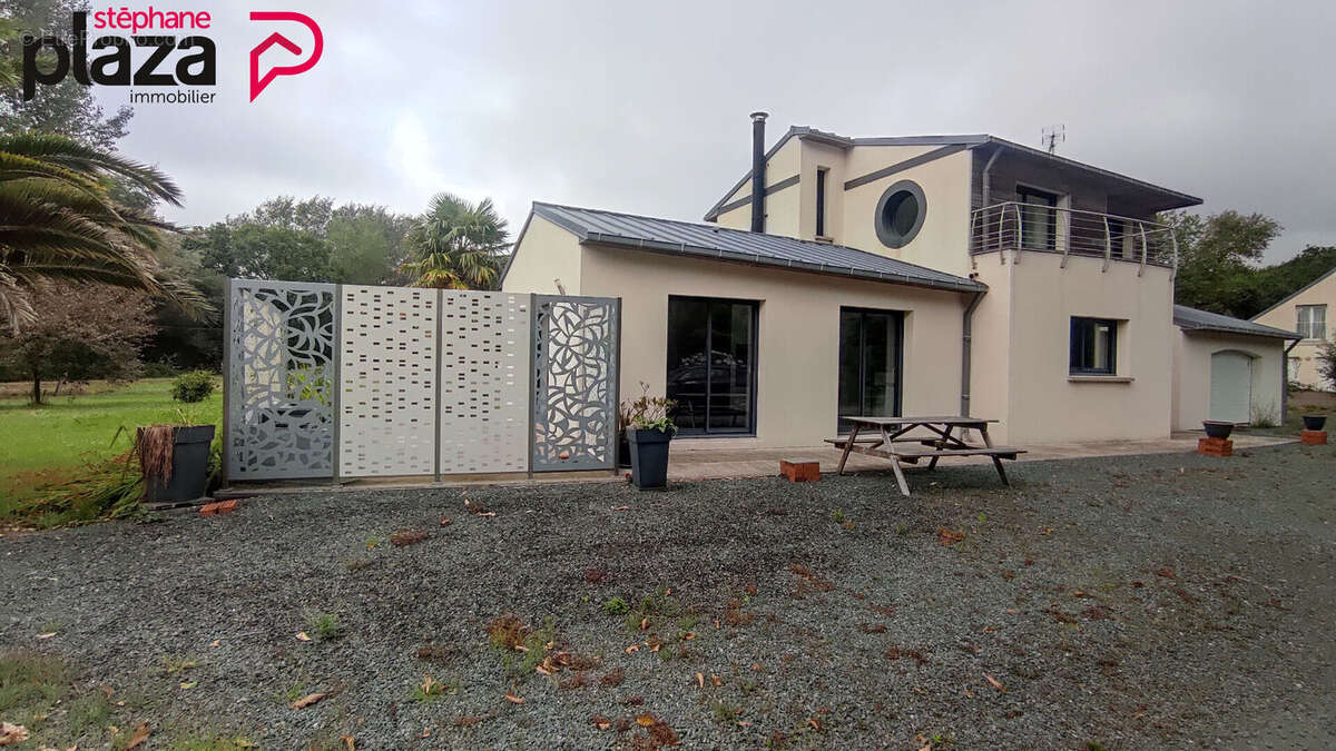 Maison à POULDREUZIC