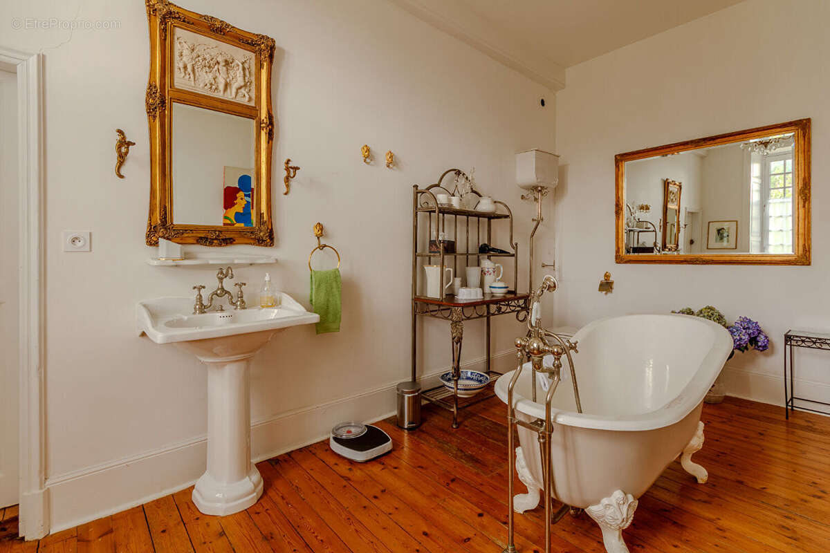 Maison à SAINT-HILAIRE-DU-HARCOUET