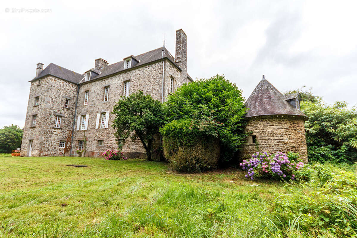 Maison à SAINT-HILAIRE-DU-HARCOUET