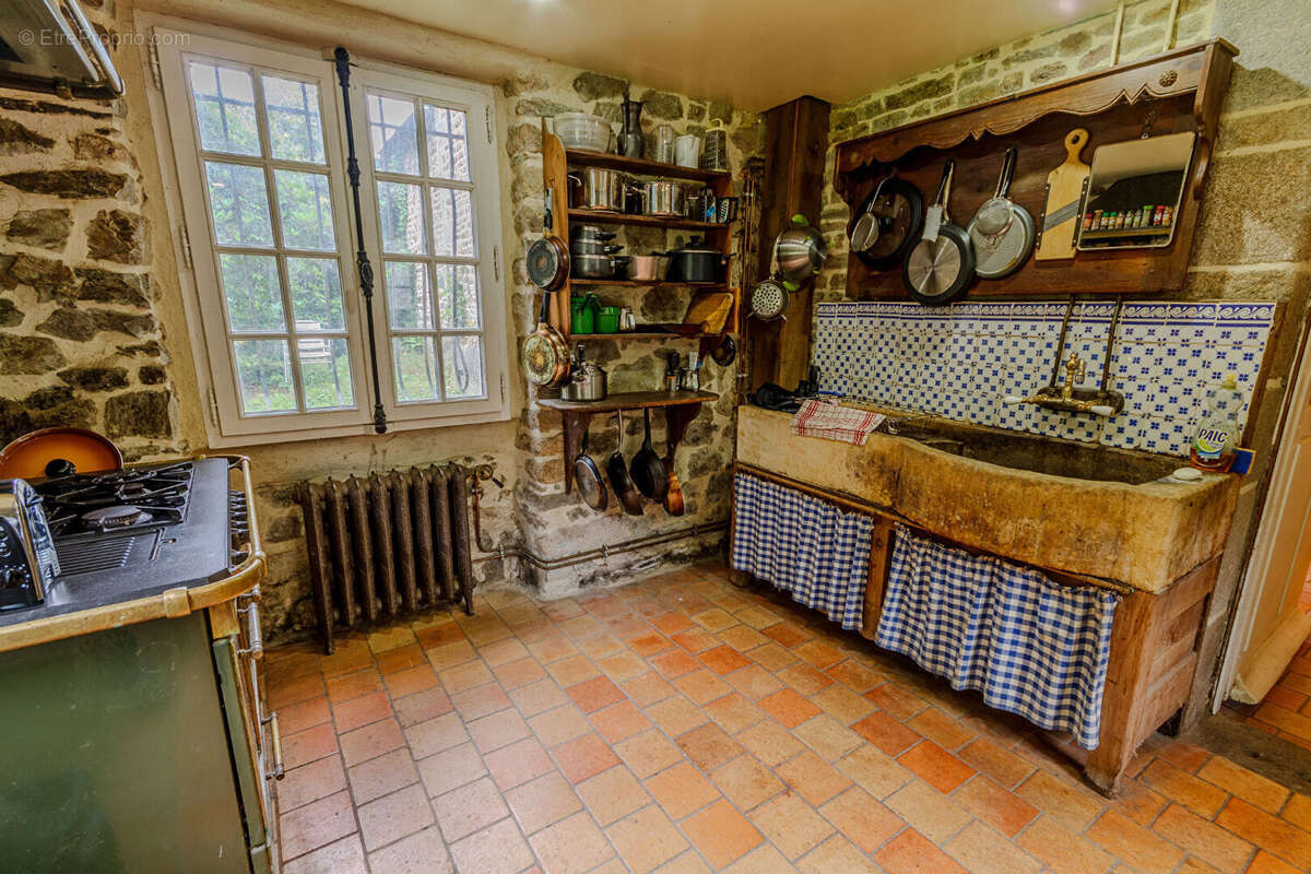 Maison à SAINT-HILAIRE-DU-HARCOUET