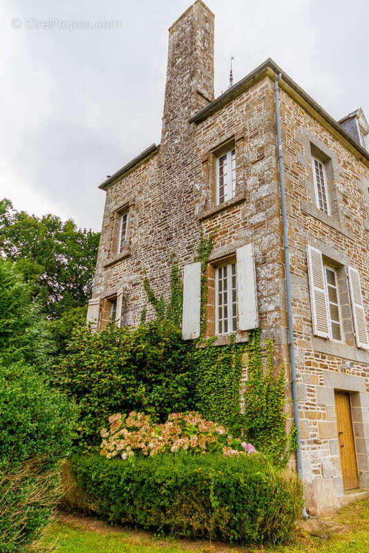 Maison à SAINT-HILAIRE-DU-HARCOUET