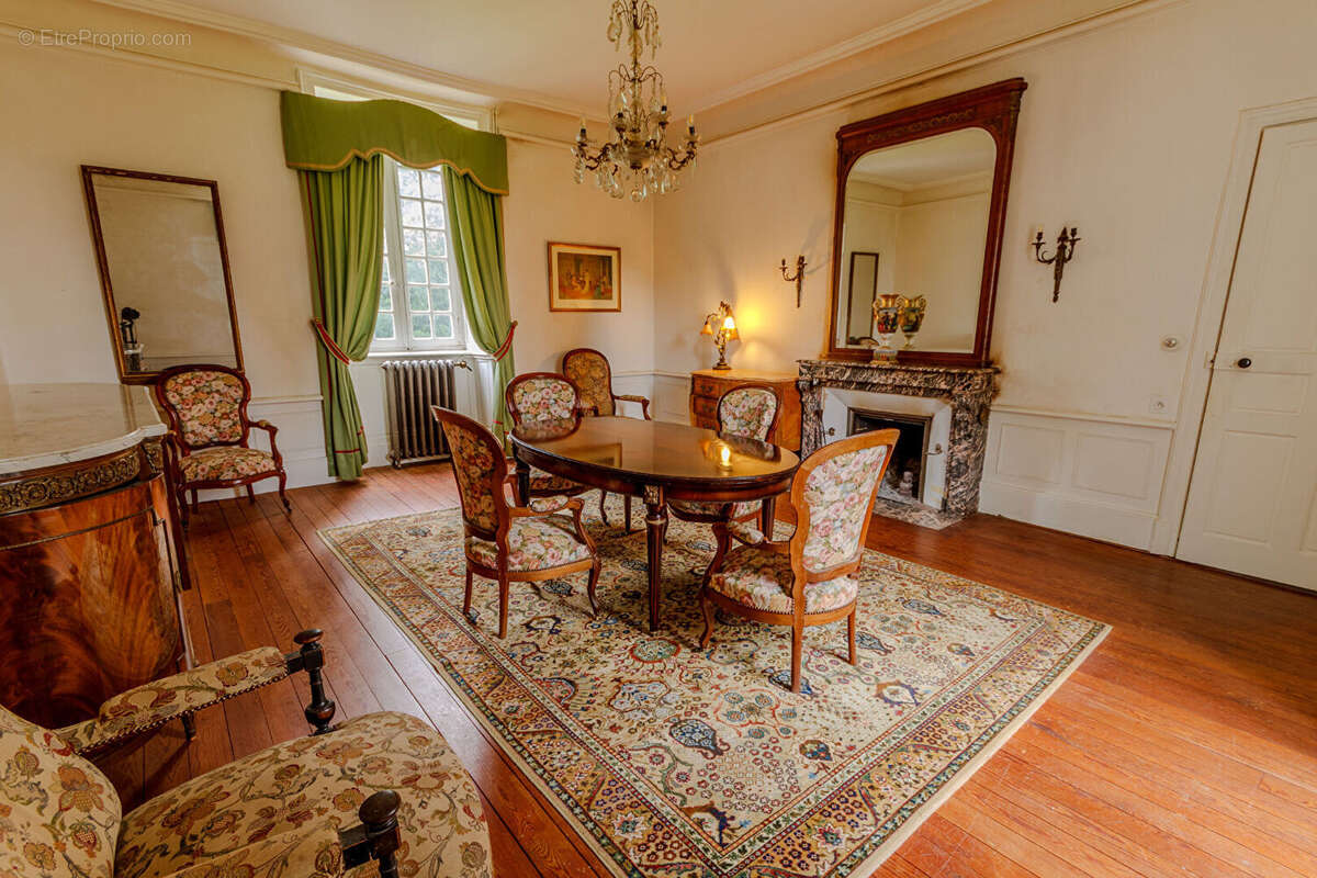 Maison à SAINT-HILAIRE-DU-HARCOUET