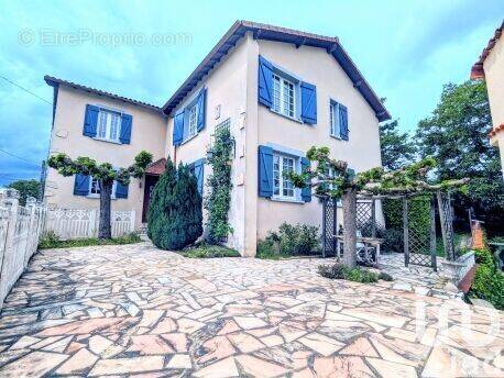 Photo 1 - Maison à SAINT-JUST-LA-PENDUE