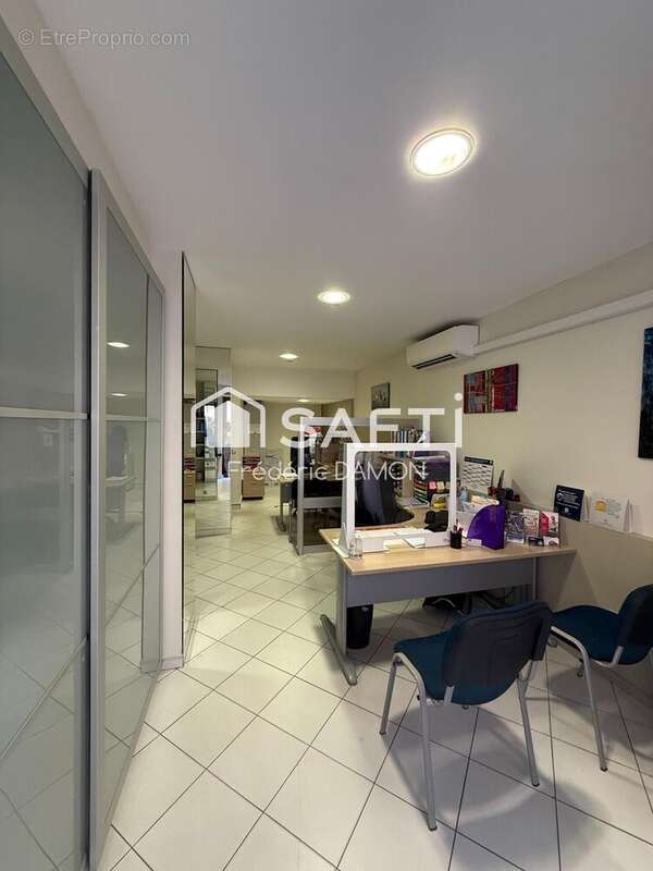 Photo 3 - Commerce à LA SEYNE-SUR-MER