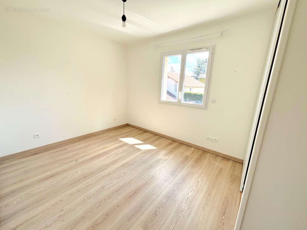 Appartement à VEAUCHE