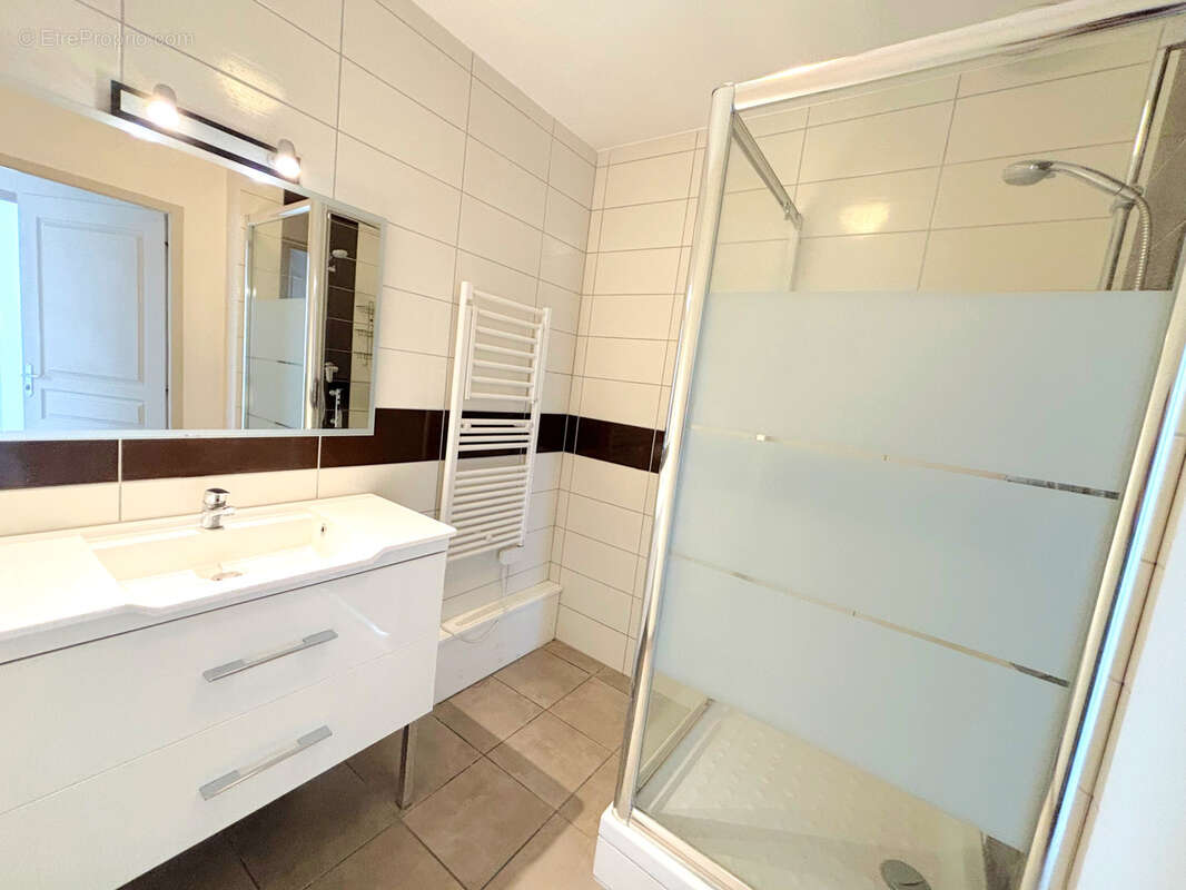 Appartement à VEAUCHE