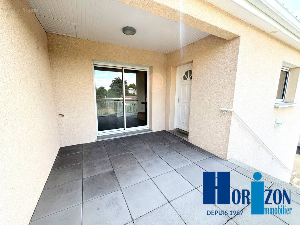 Appartement à VEAUCHE