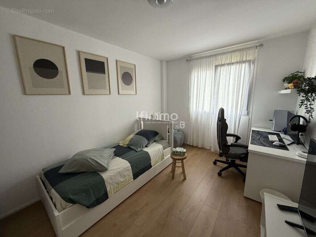 Appartement à VAUJOURS
