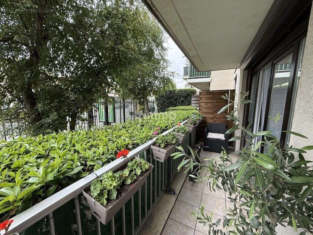 Appartement à VAUJOURS