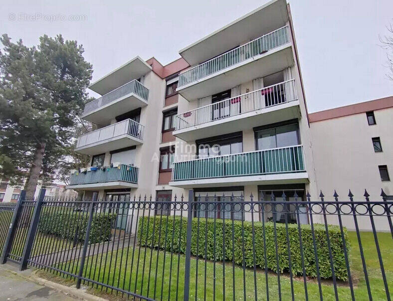 Appartement à VAUJOURS