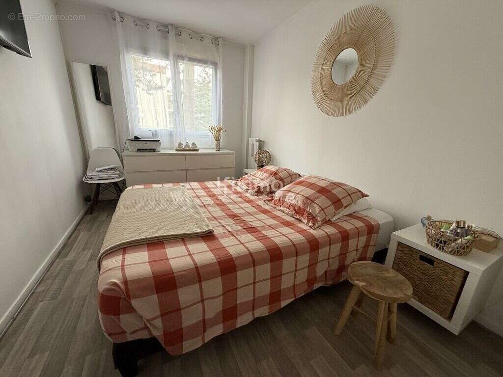 Appartement à VAUJOURS