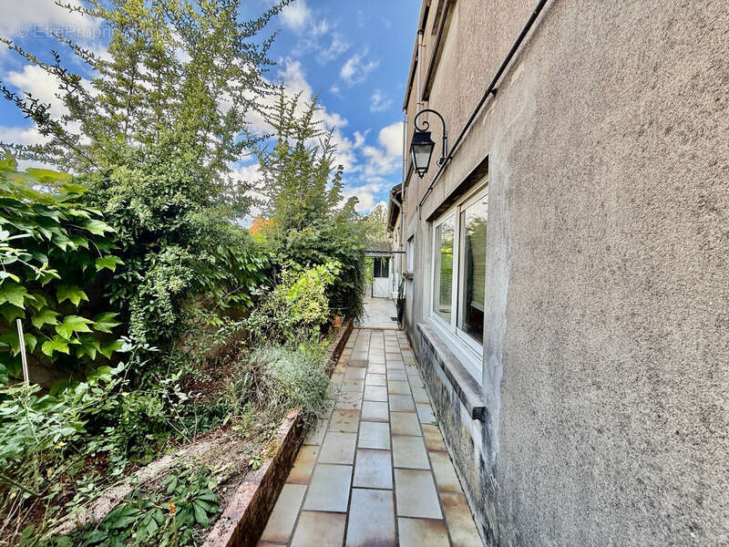 Maison à VARENNES-VAUZELLES