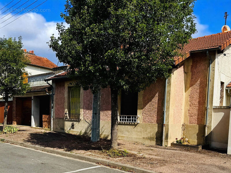 Maison à VARENNES-VAUZELLES
