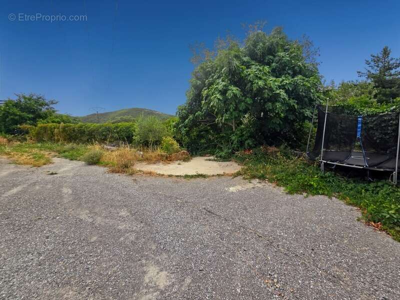 Terrain à LAVAL-PRADEL