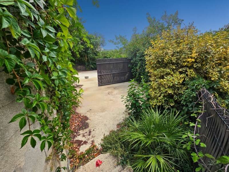 Terrain à LAVAL-PRADEL