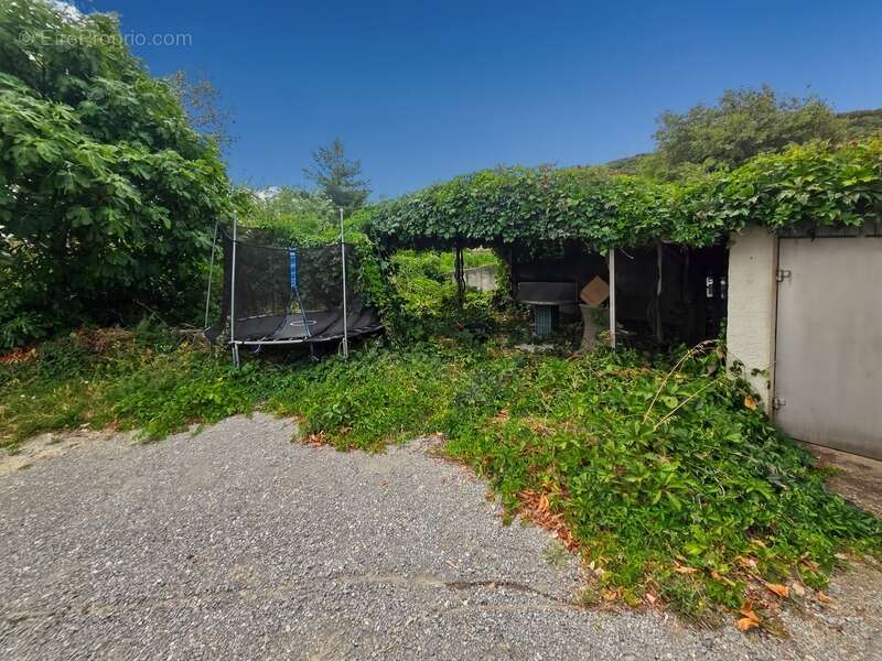 Terrain à LAVAL-PRADEL