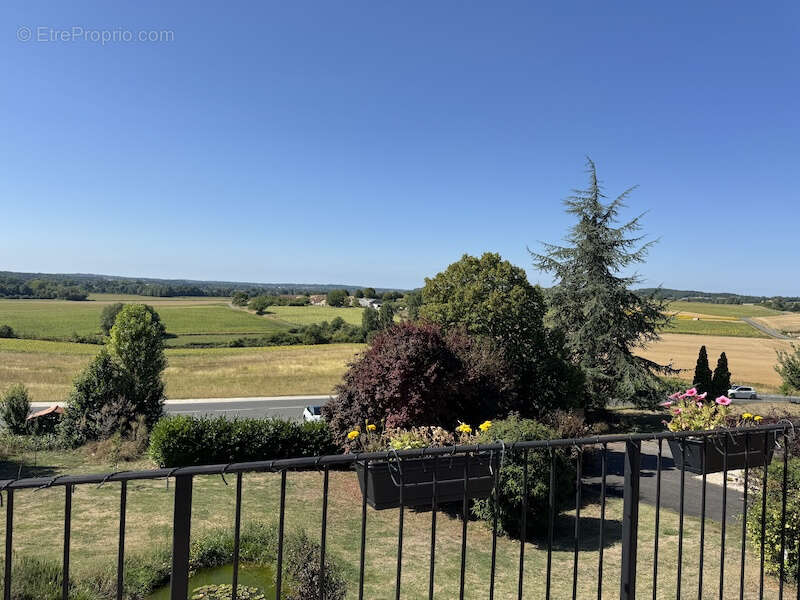 Appartement à AUBETERRE-SUR-DRONNE
