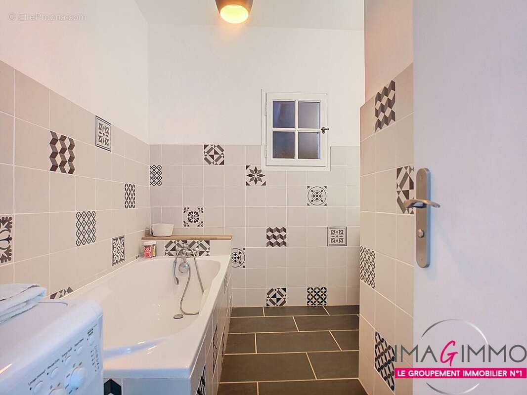 Maison à VAILHAUQUES