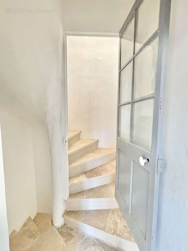 Maison à FONTVIEILLE