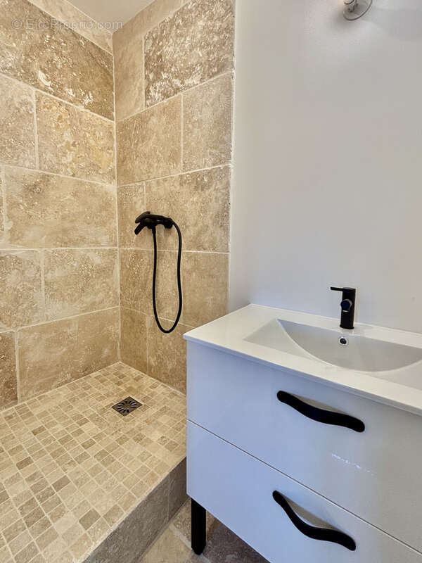 Maison à FONTVIEILLE