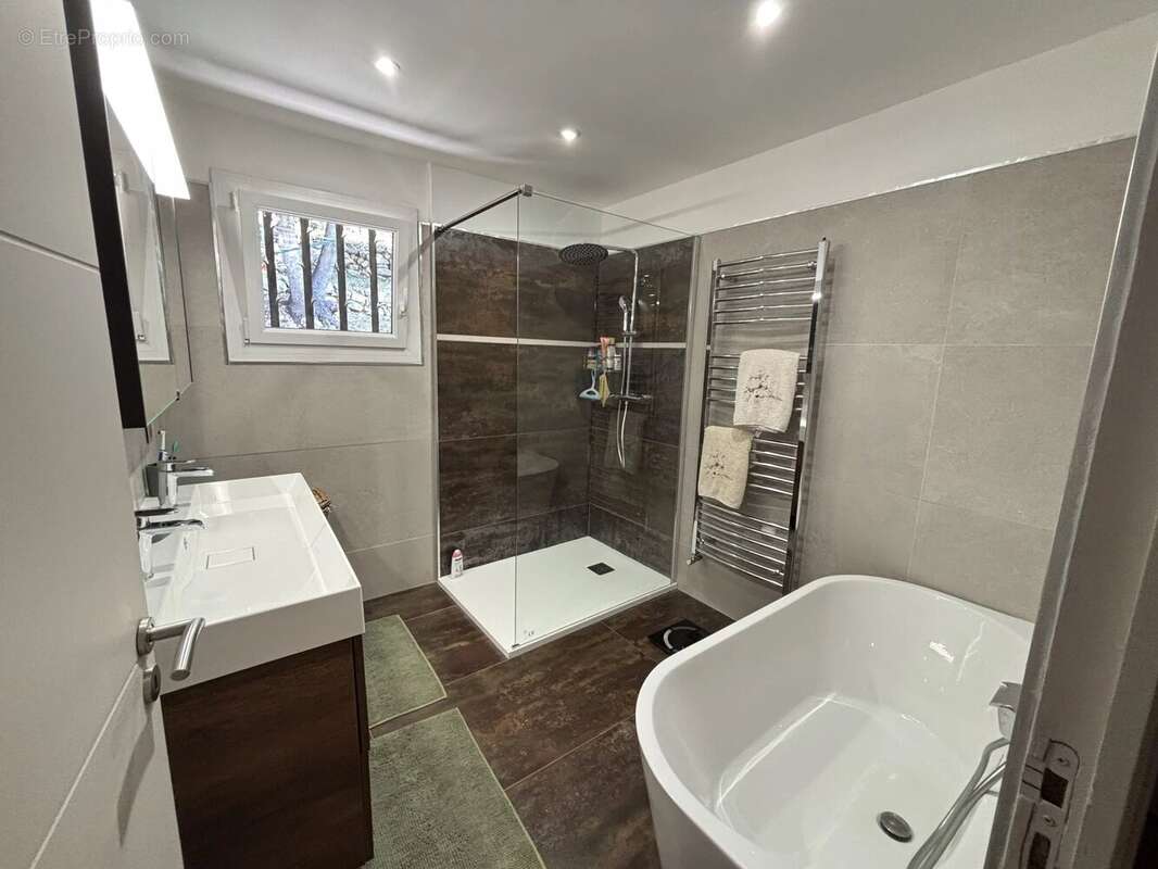 Maison à FIGANIERES