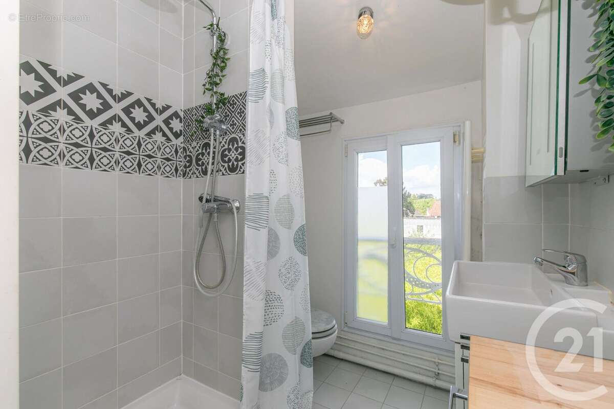 Appartement à SAINT-MAUR-DES-FOSSES