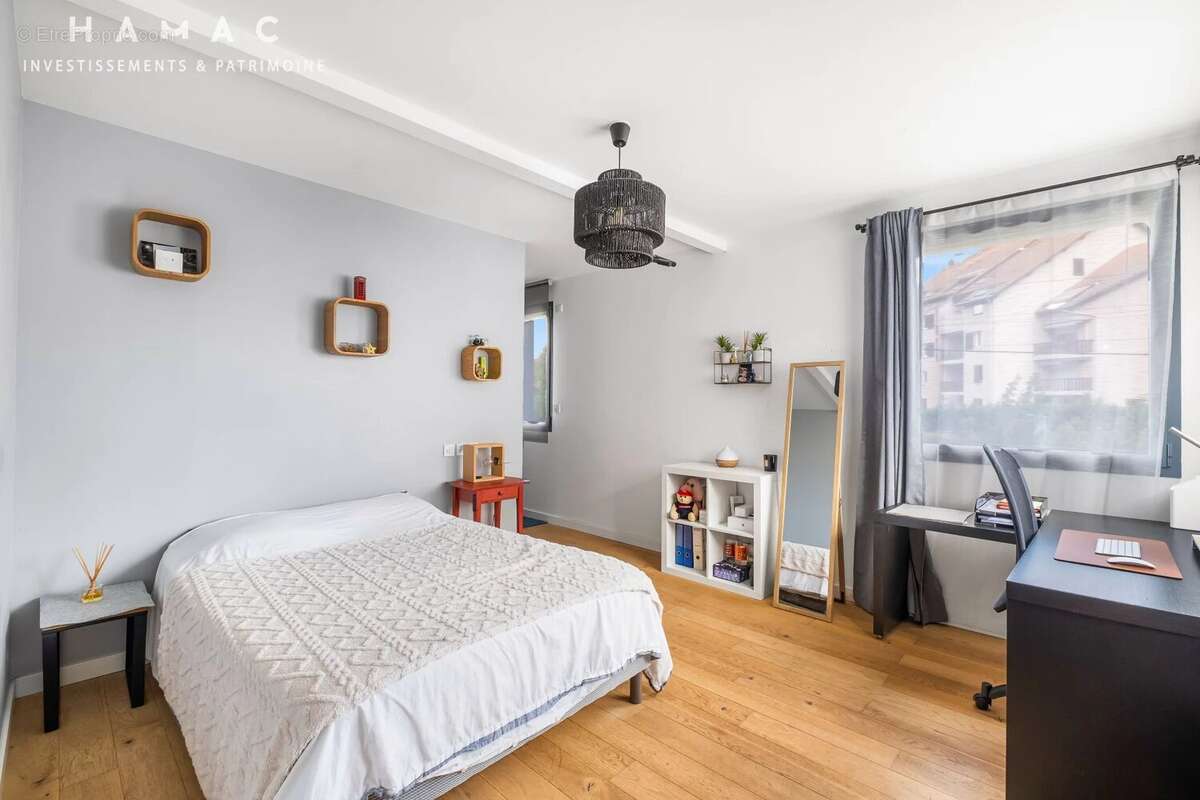 Maison à CHARBONNIERES-LES-BAINS