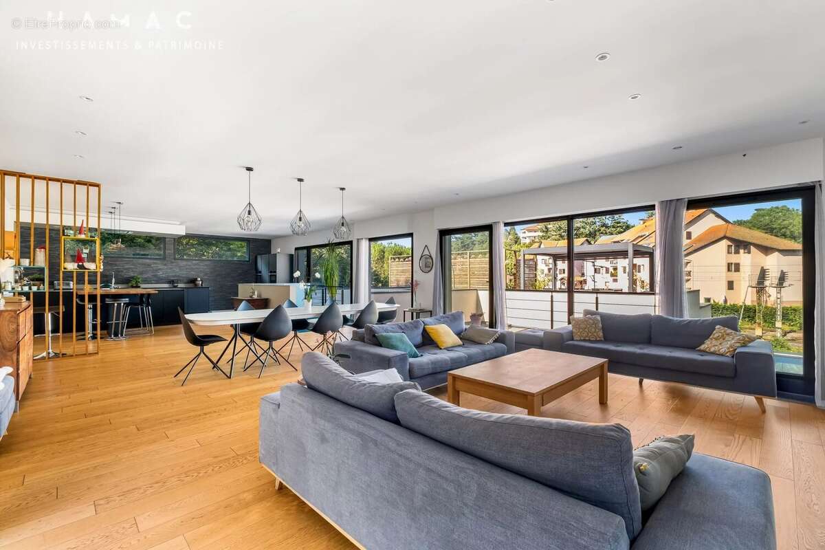 Maison à CHARBONNIERES-LES-BAINS