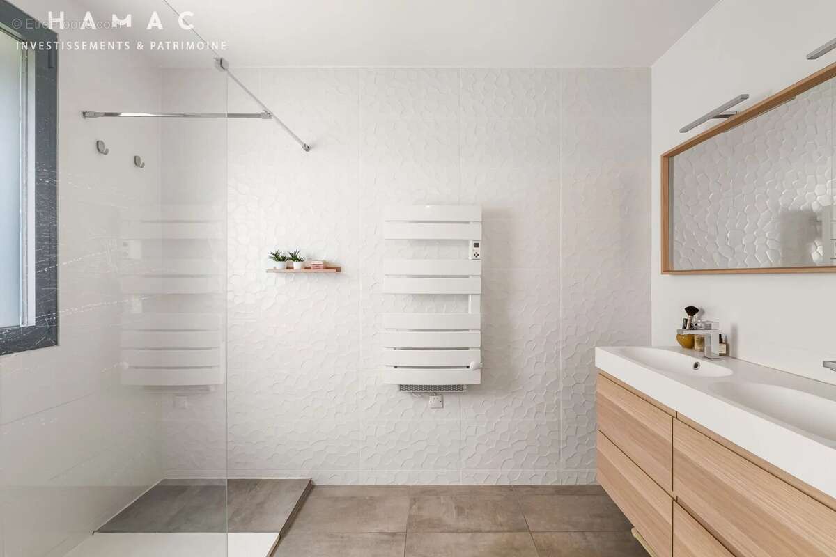 Maison à CHARBONNIERES-LES-BAINS