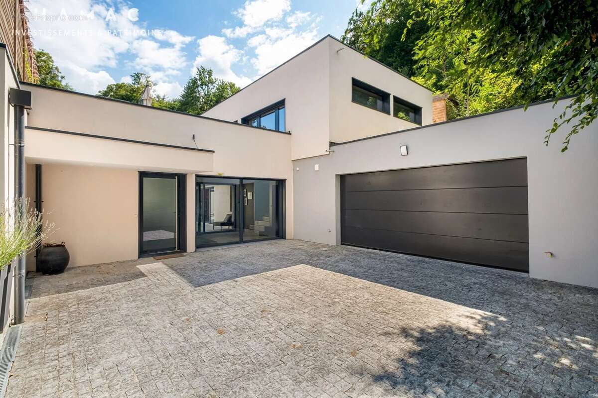 Maison à CHARBONNIERES-LES-BAINS