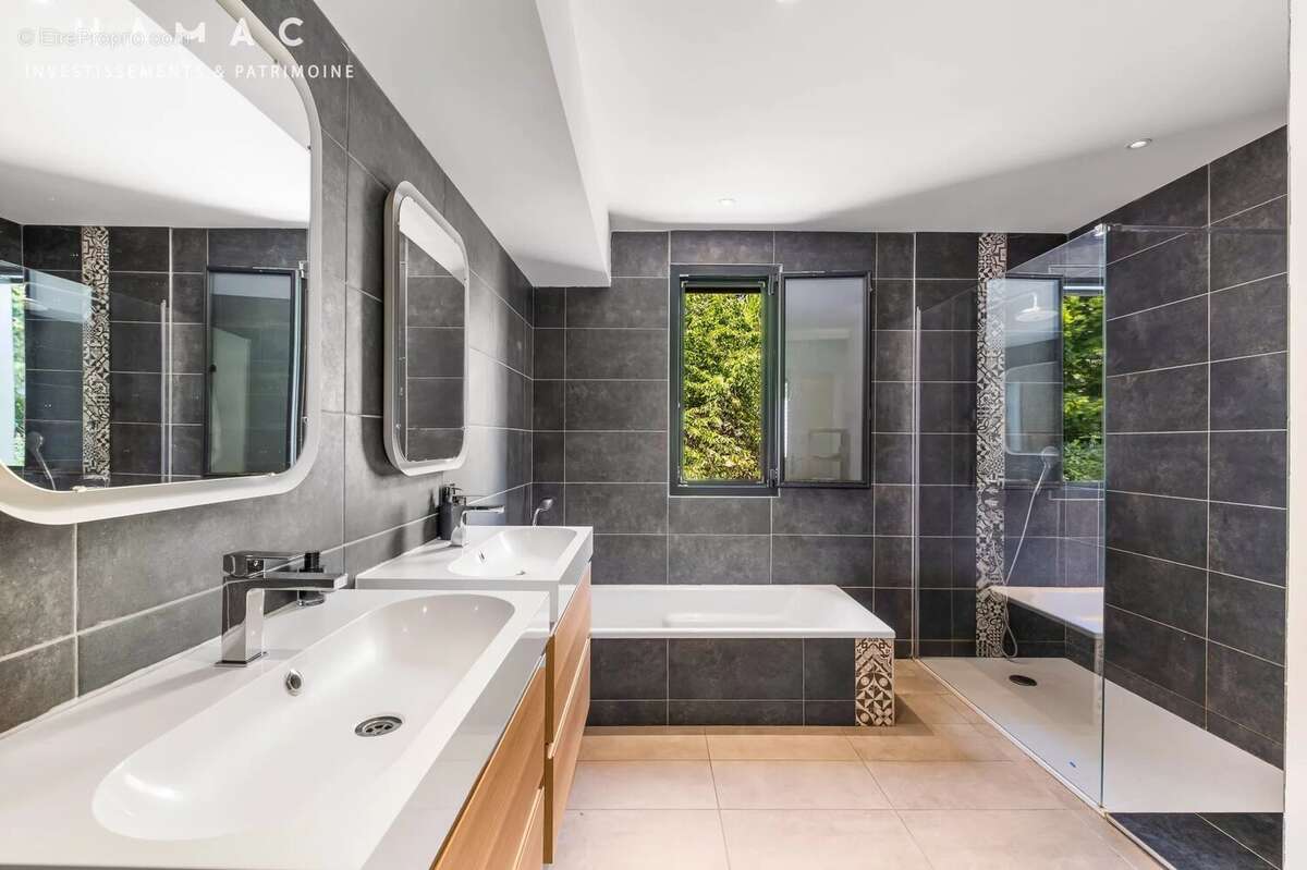 Maison à CHARBONNIERES-LES-BAINS