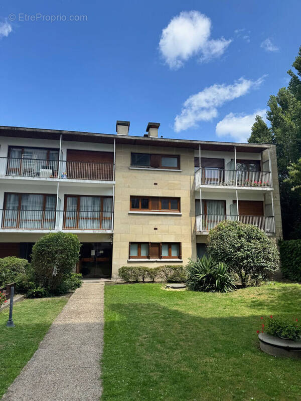 Appartement à LES PAVILLONS-SOUS-BOIS