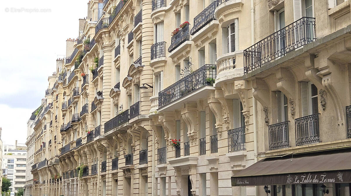 Appartement à PARIS-17E