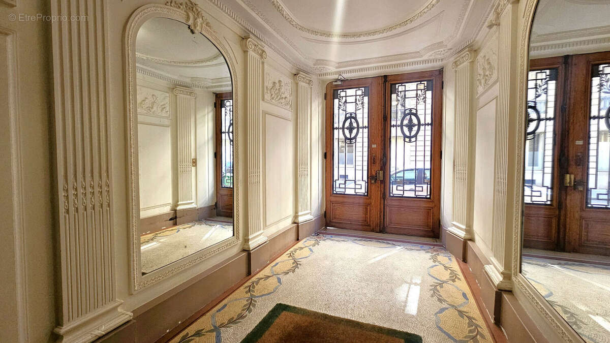 Appartement à PARIS-17E