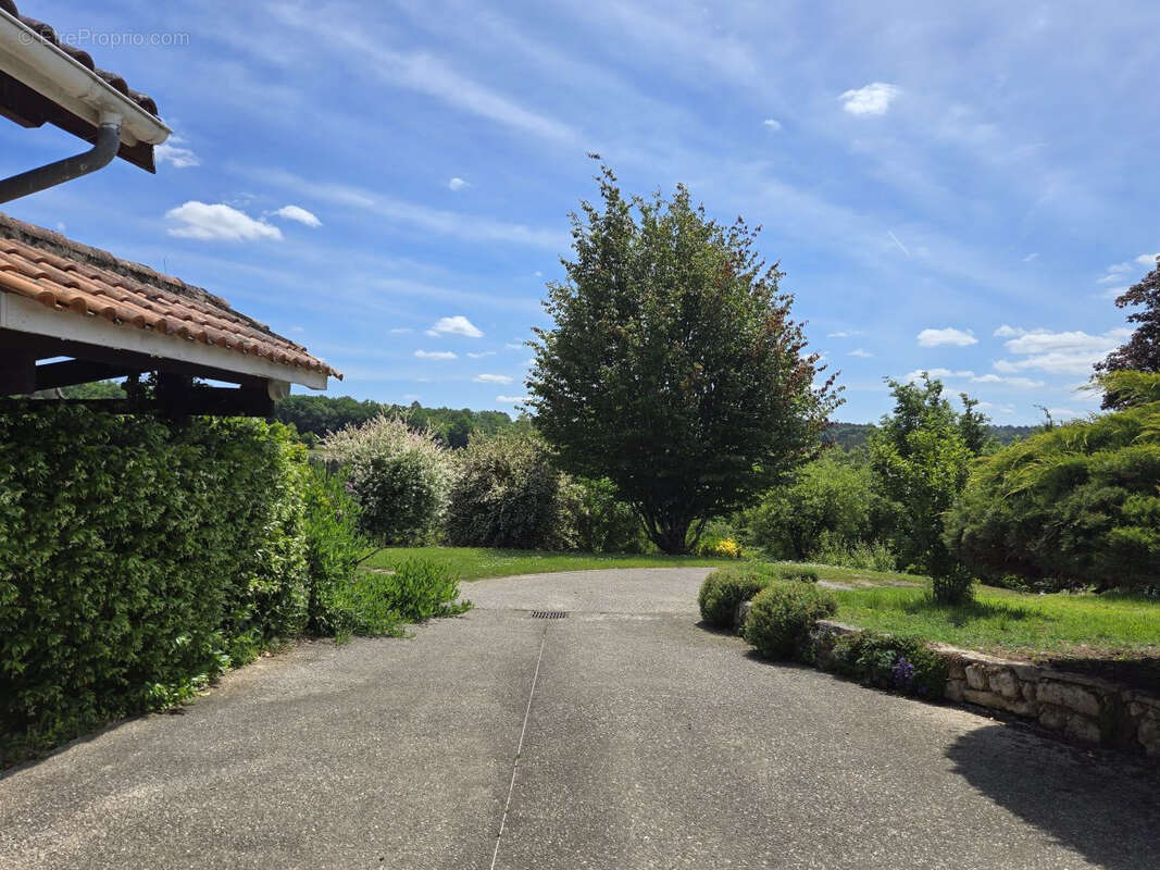 Maison à MONTAGNAC-LA-CREMPSE