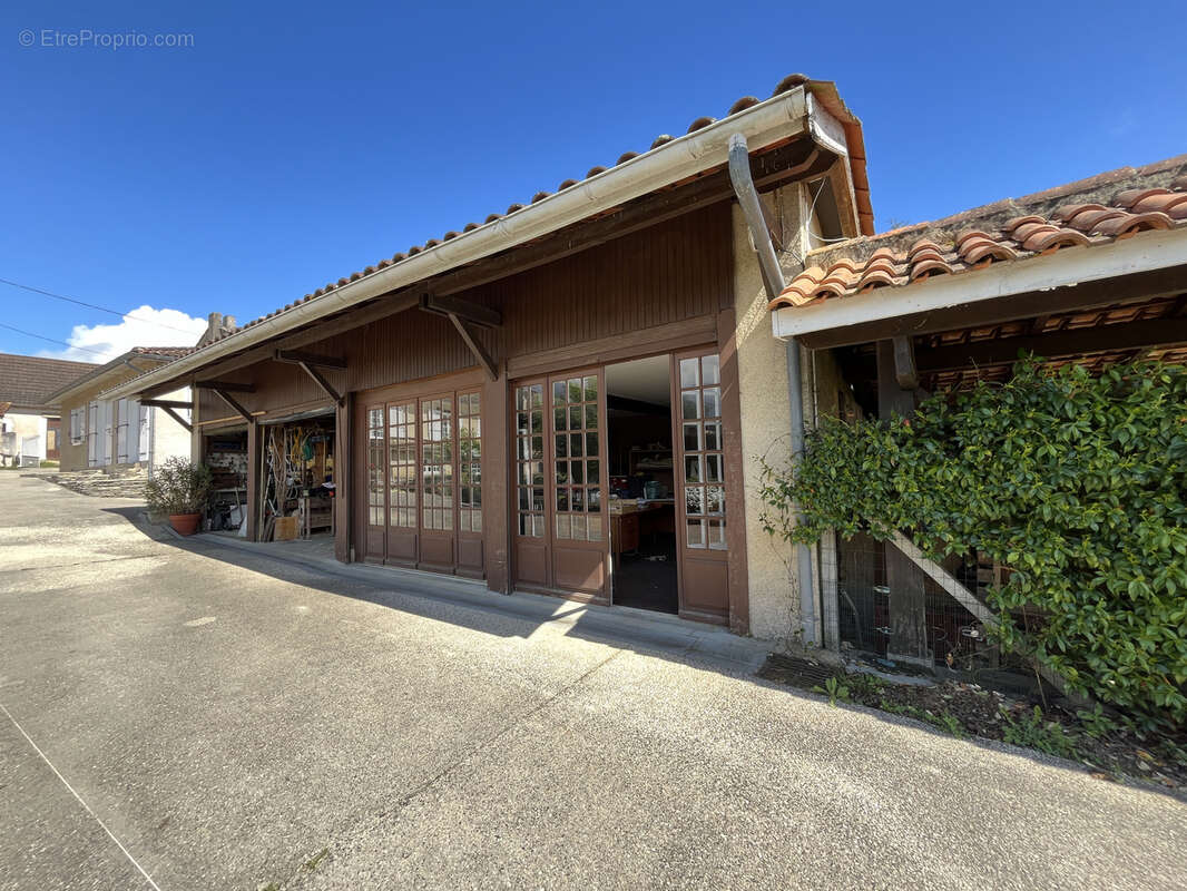 Maison à MONTAGNAC-LA-CREMPSE