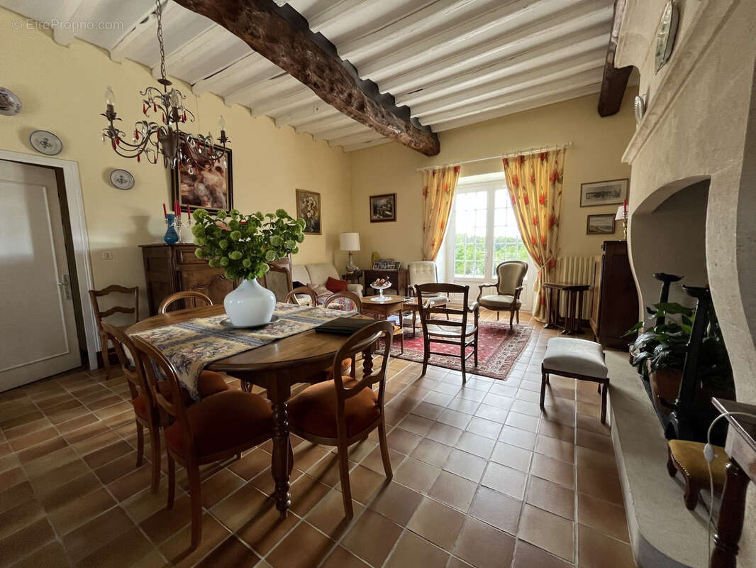 Maison à MONTAGNAC-LA-CREMPSE