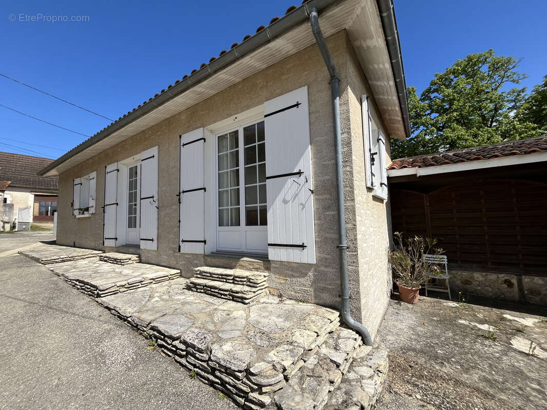 Maison à MONTAGNAC-LA-CREMPSE