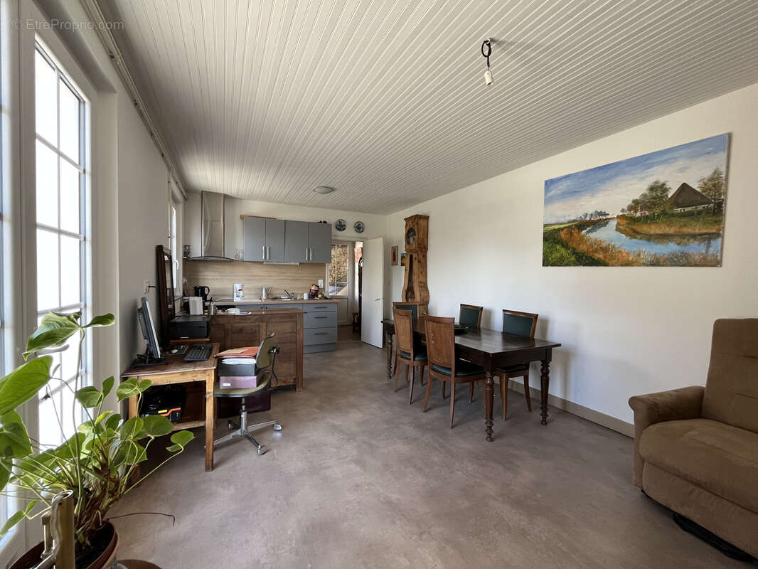 Maison à MONTAGNAC-LA-CREMPSE