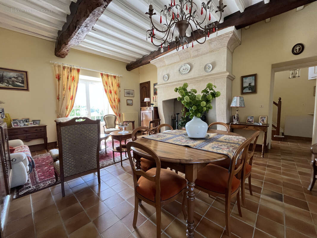 Maison à MONTAGNAC-LA-CREMPSE