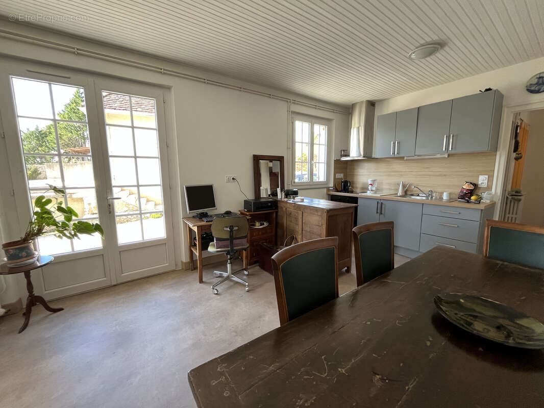 Maison à MONTAGNAC-LA-CREMPSE