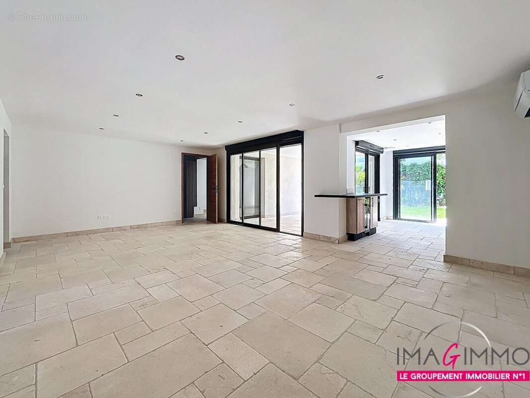 Appartement à MAUGUIO